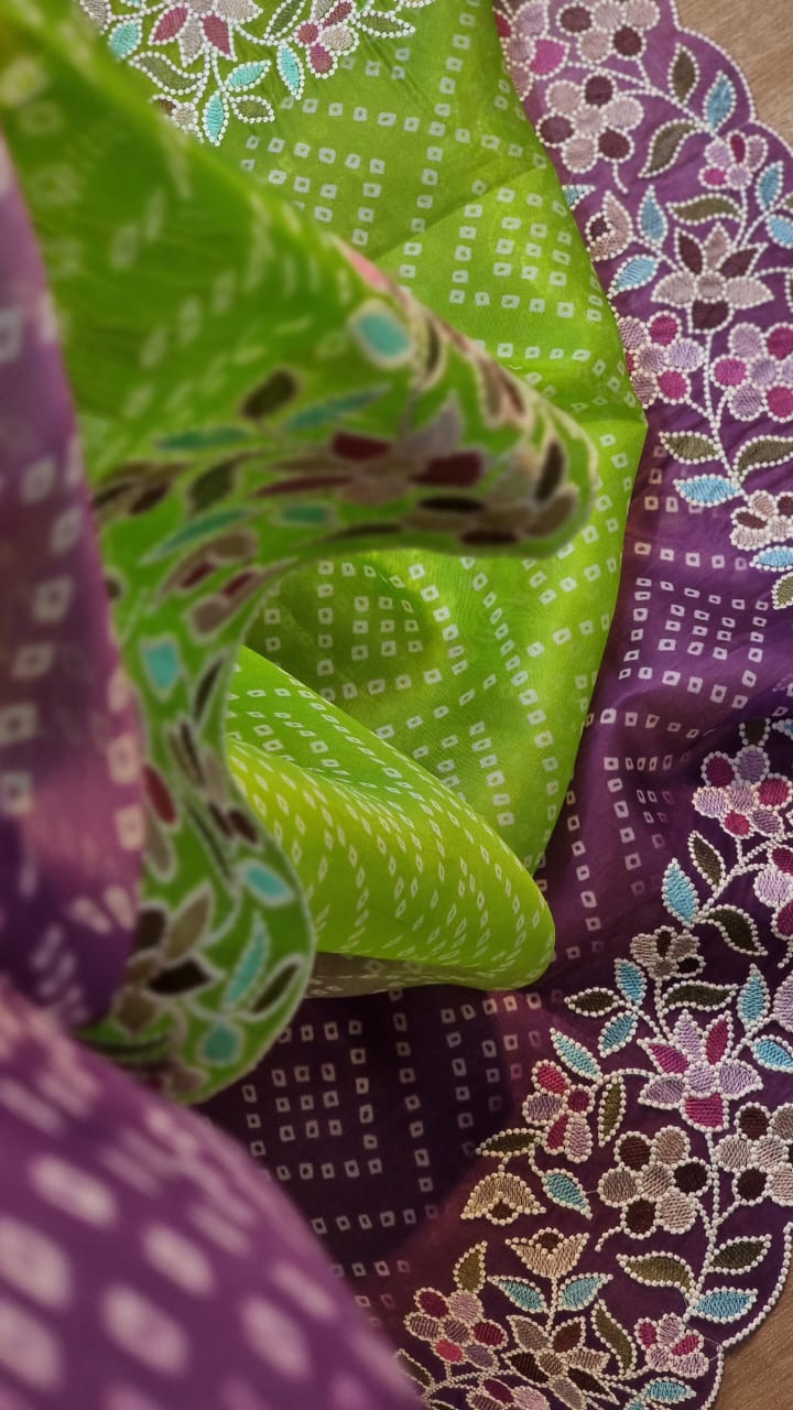 Purple Green Organza Saree Embroidery Pearl Border with Bandhani Print