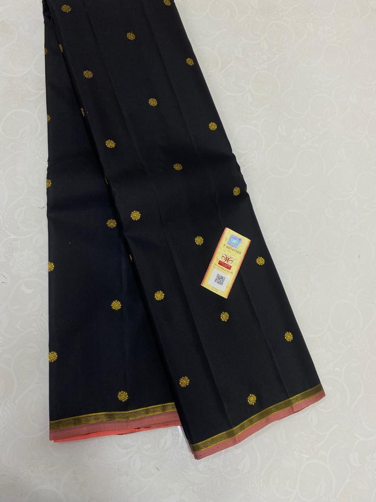 Black Handloom Kanchipuram Silk Saree with Contrast Pallu & Blouse