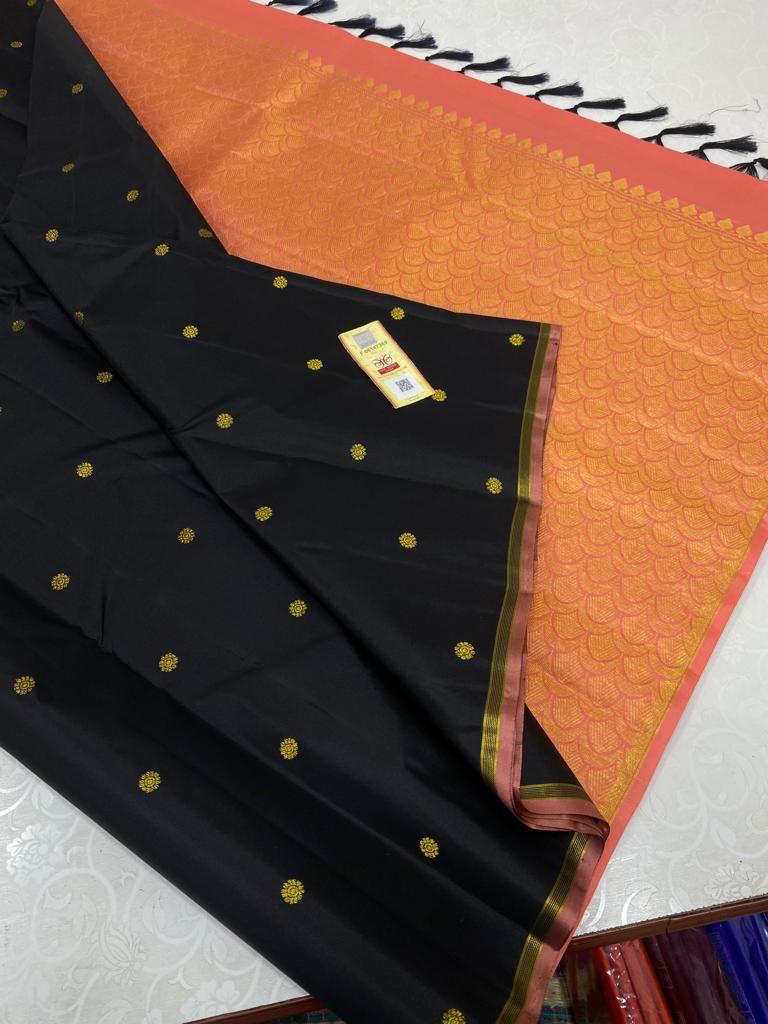 Black Handloom Kanchipuram Silk Saree with Contrast Pallu & Blouse