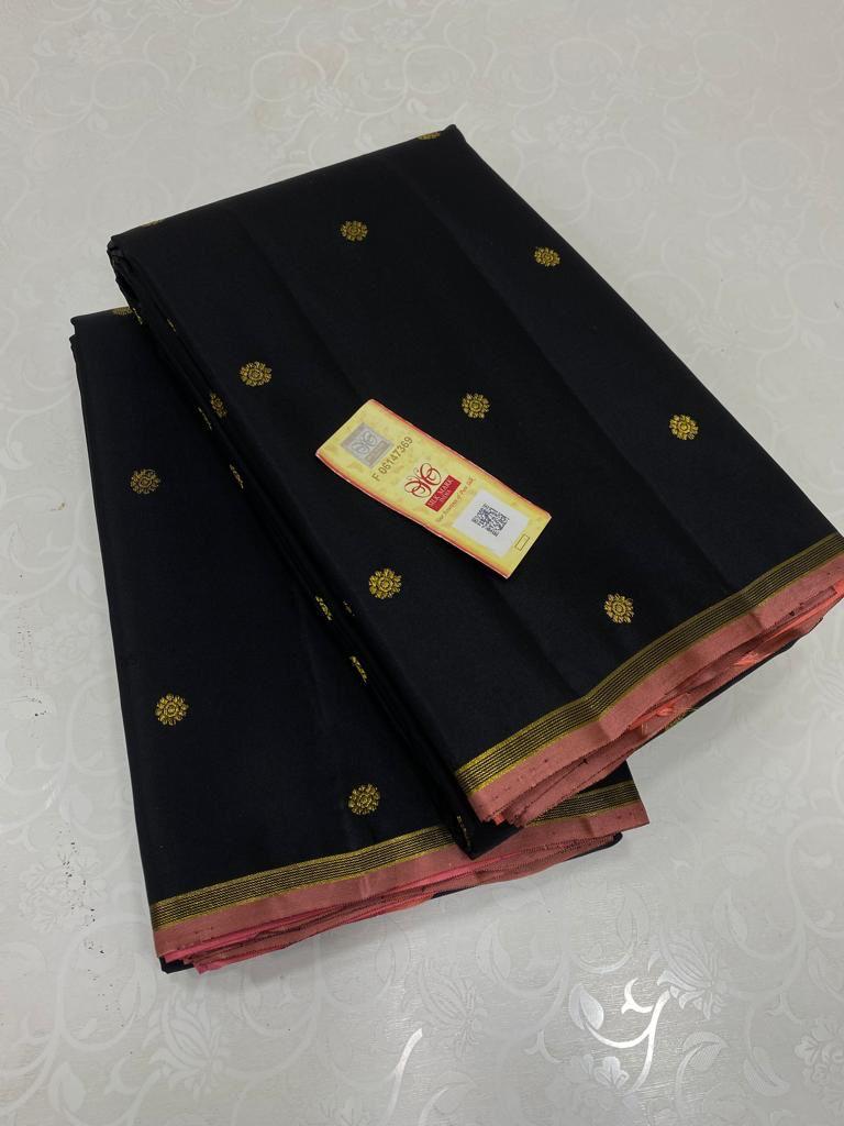 Black Handloom Kanchipuram Silk Saree with Contrast Pallu & Blouse