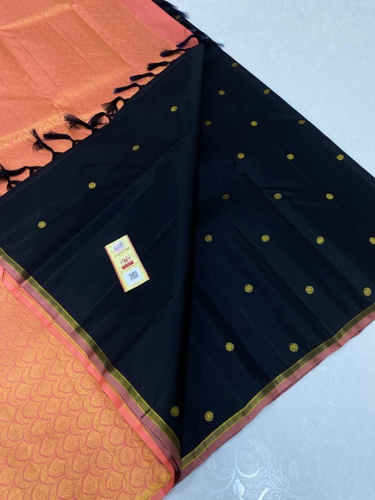 Black Handloom Kanchipuram Silk Saree with Contrast Pallu & Blouse