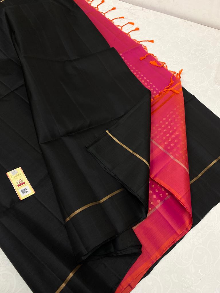 Black Plain Soft Silk Saree with Contrast Designer Pallu & Blouse