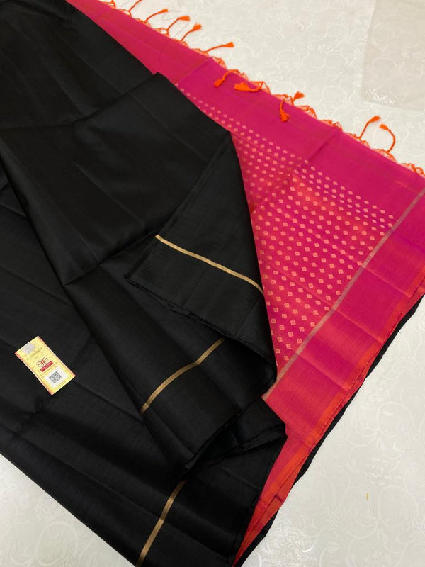 Black Plain Soft Silk Saree with Contrast Designer Pallu & Blouse