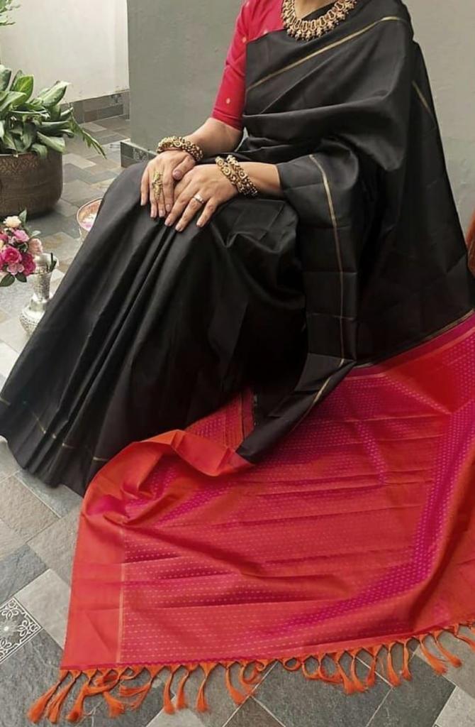 Black Plain Soft Silk Saree with Contrast Designer Pallu & Blouse