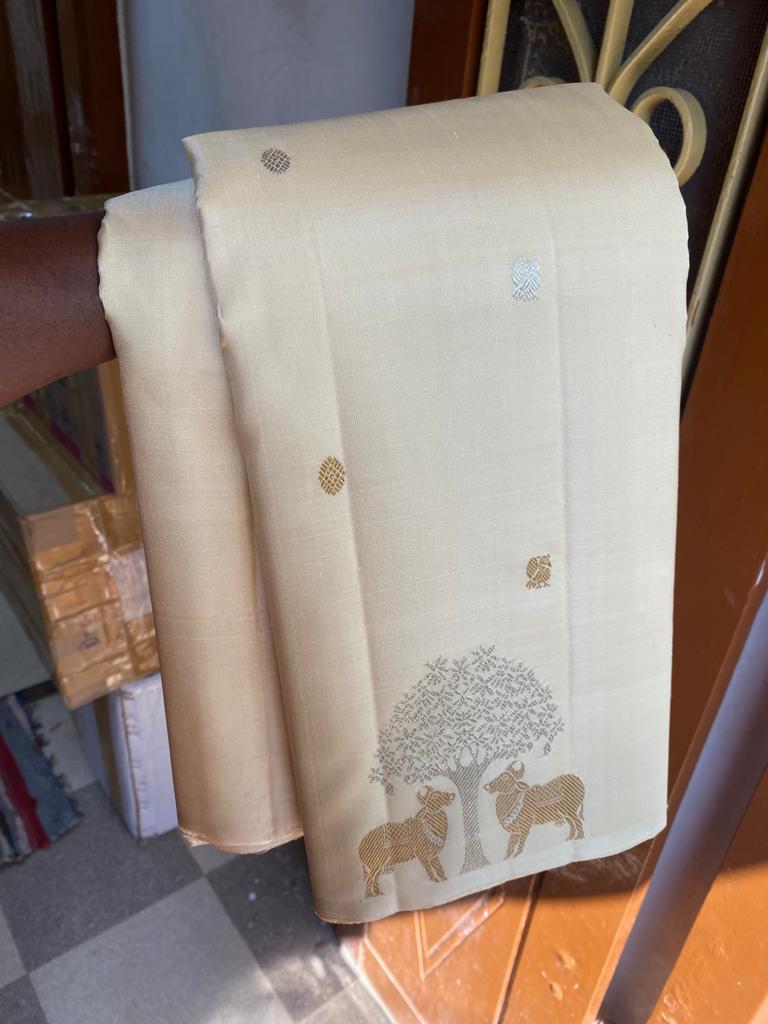 Cream Handloom Kanchipuram Silk Saree with Pichwai Zari Design