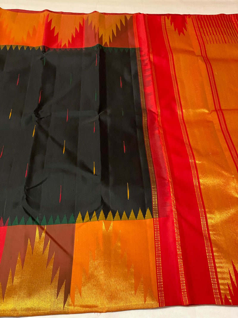 Black Traditional Korvai Multicolor 8 Kol Temple Border Handloom Kanchipuram Silk Saree