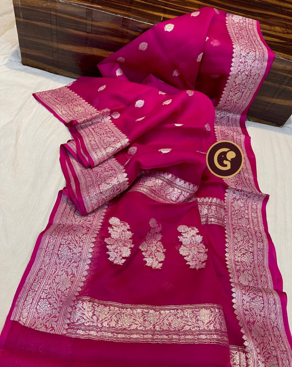 Red Pure Chiffon Silk Banarasi Saree With Weaving Work & Rich Pallu