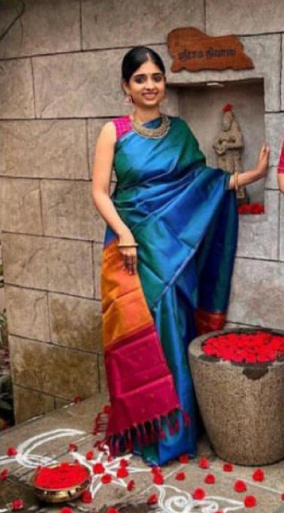 Peacock Blue Plain Handloom Kanchipuram Silk Saree with Dual Colour Pallu
